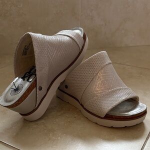 OTBT Cream Textured Mules